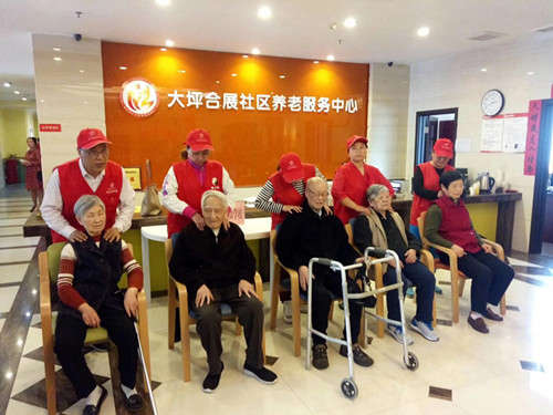 龙人志愿者在行动-渝中区大坪养老站健康讲座