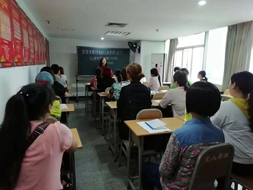 龙人学校118期小儿推拿开班啦！