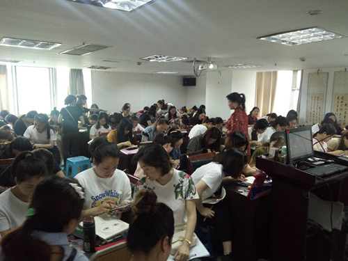 龙人学校第105届美容师考试复习中