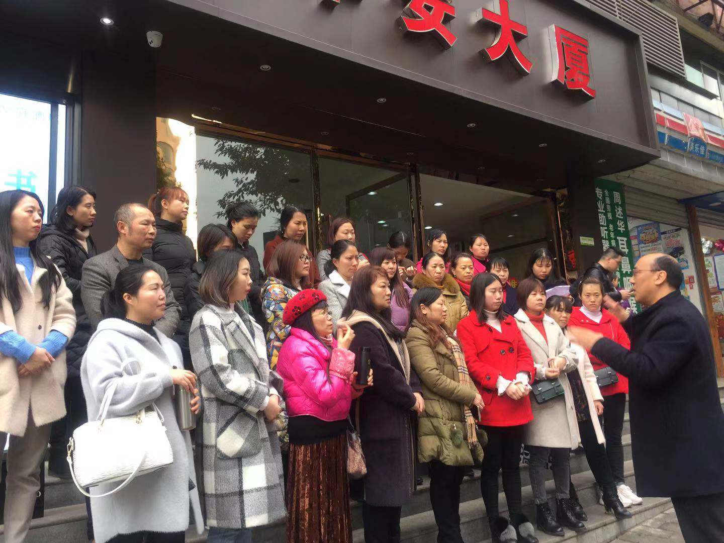 热烈庆祝龙人学校小儿推拿第二期圆满结业！