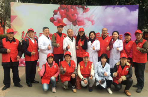 【学雷锋：龙人医养专家与志愿者在行动】